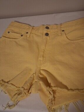 Lucky Brand Cut Off Shorts Size 10/30, Yellow